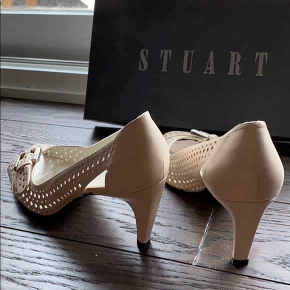 Stuart Weitzman Beige peeptoe heels - Picture 2 of 4